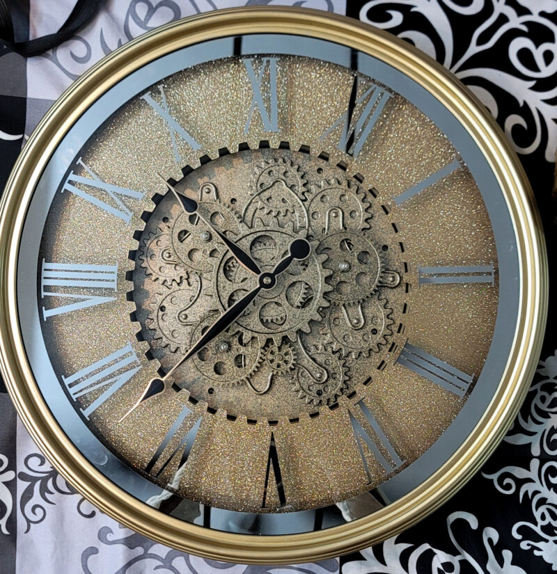 Vintage Gear Roman Wall Clock – Gold & Metallic Design - Image 2